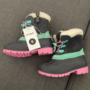New With Tags, Cat & Jack girls snow boots 6